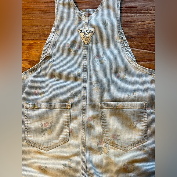 Adorable Oshkosh pinstripe girl overalls, with Peter pan collar long sleeve, 5T. - Picture 5 of 10